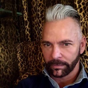 Meet your Posher, Dax